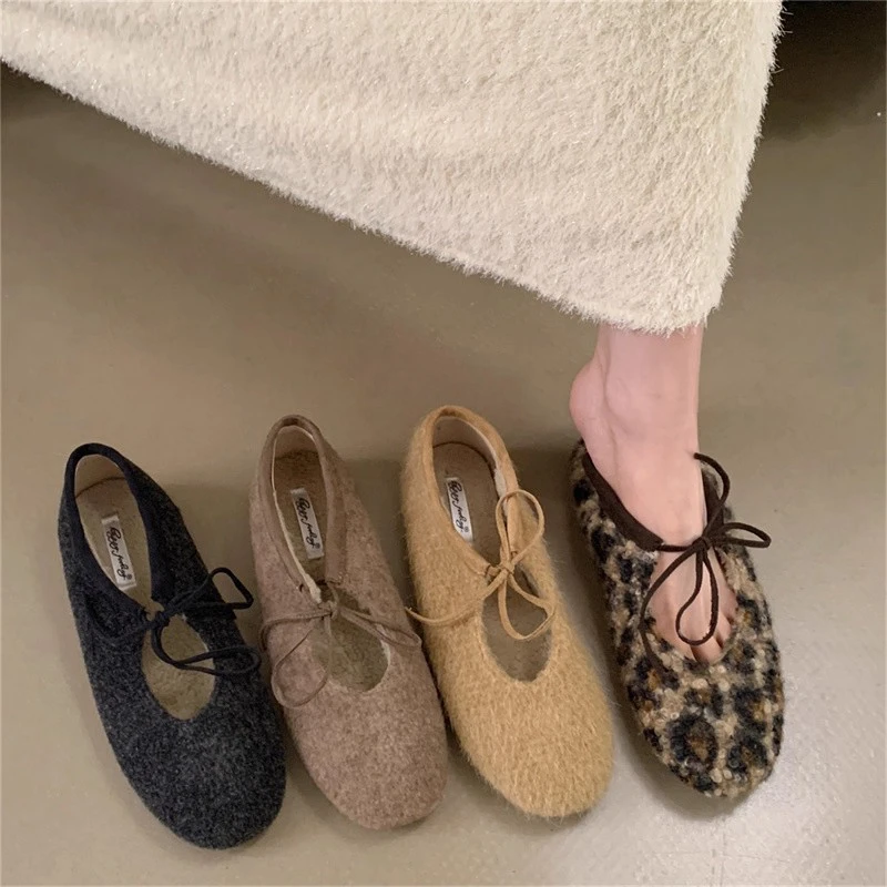 

SUOJIALUN Winter New Brand Women Flat Shoes Fashion Warm Plush Shoes Round Toe Lace Up Single Shoes Soft Mary Jane Shoes
