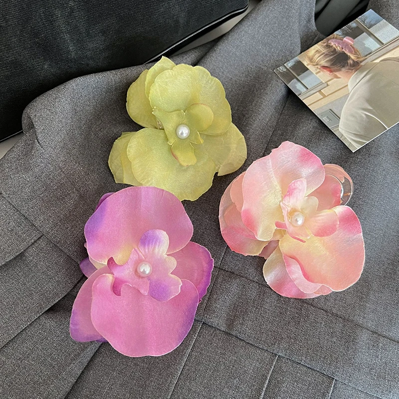 1PC accessori per capelli creativi Phalaenopsis fiore artigli per capelli copricapo moda donna Retro perla floreale forcina esagerata