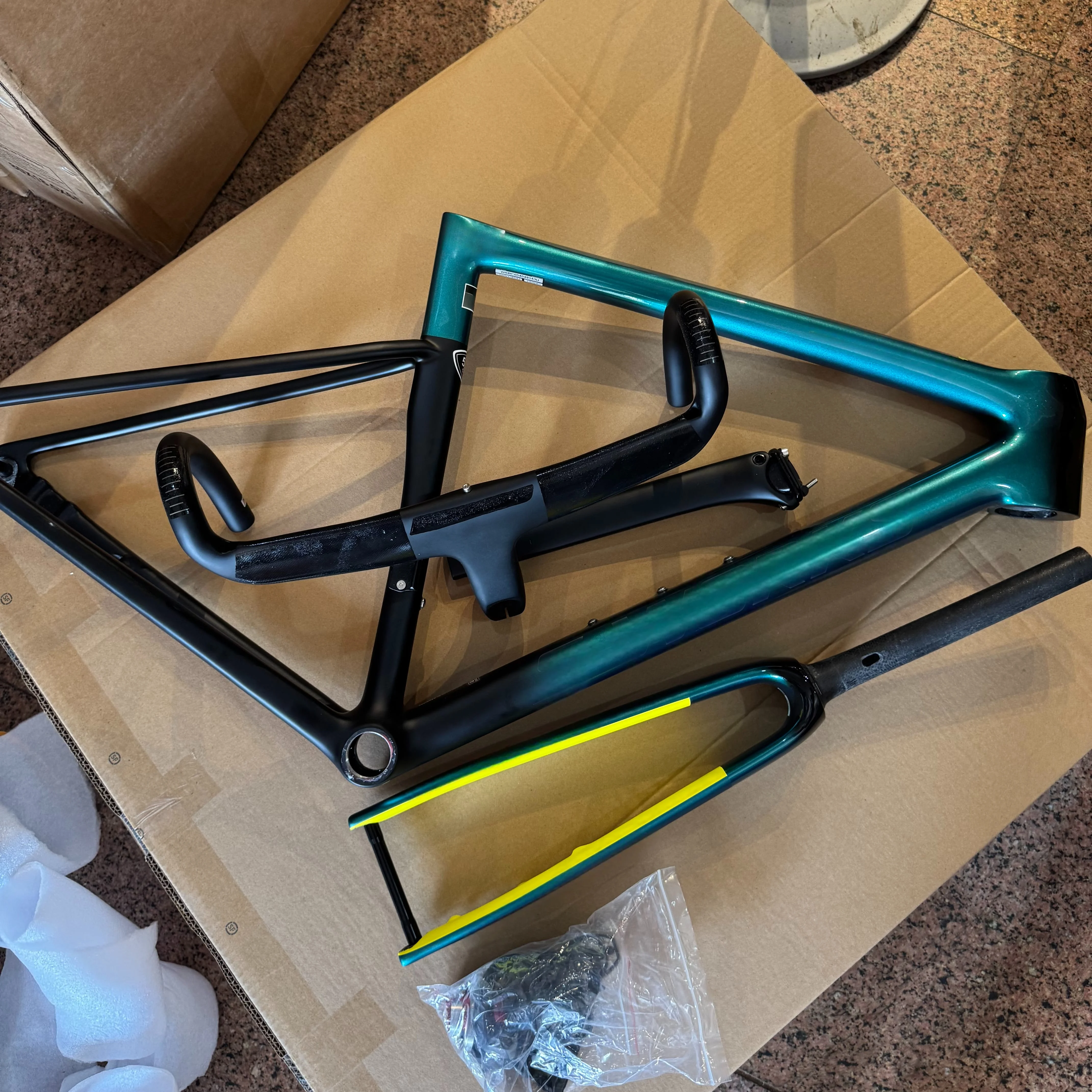 

Sl8 T1100 Carbon Fiber Road Frame Set, 700C, Fully Internal Cable Routing, Disc Brakes, Di2 Compatible, Bsa Threaded Bb