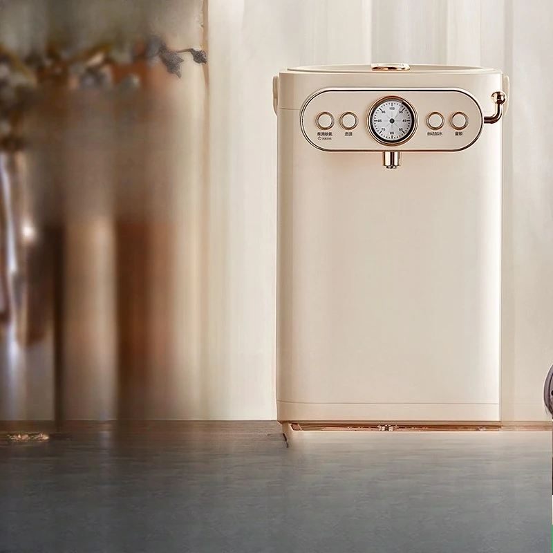 

The inner tank large-capacity electric kettle boils water and keeps warm.