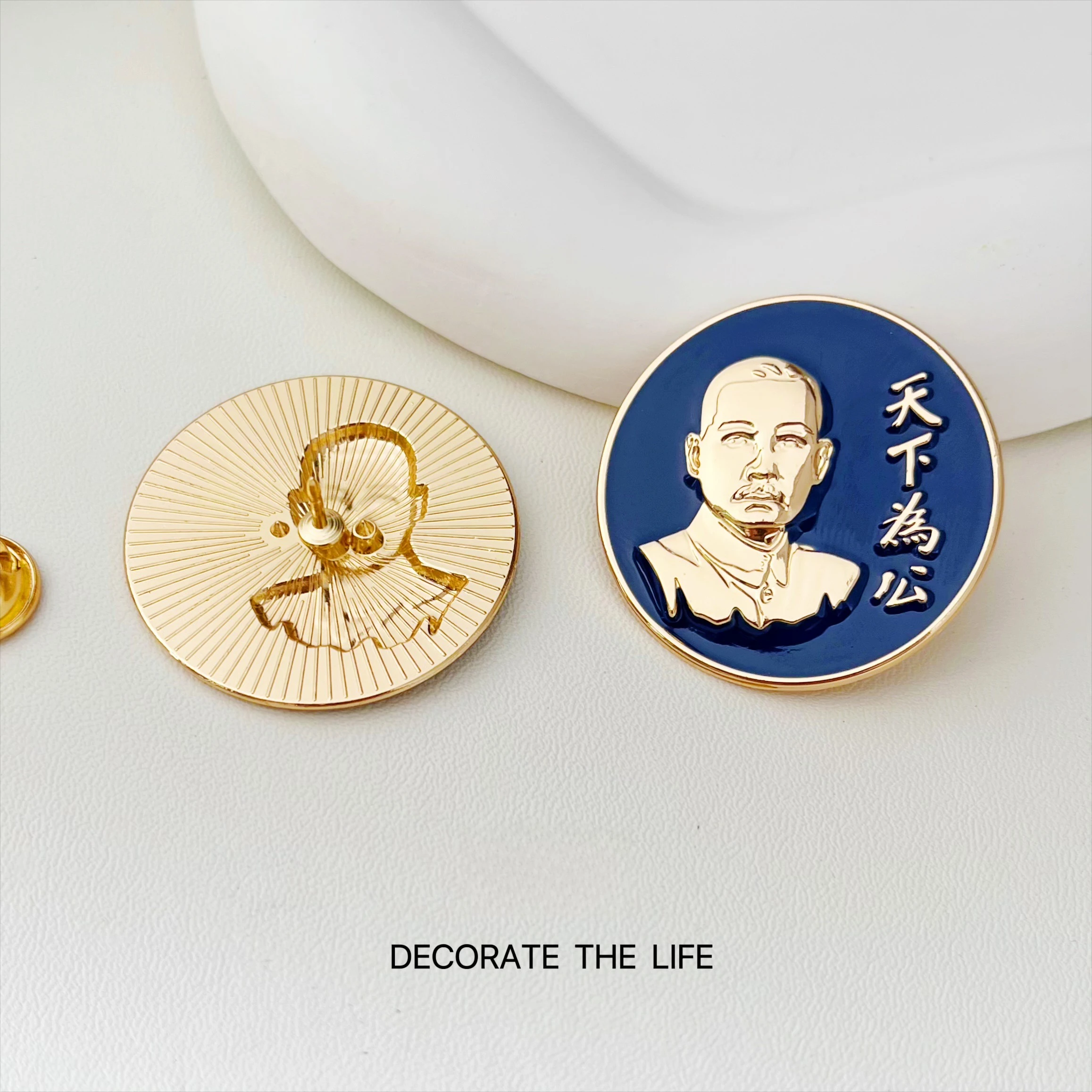 شارة تذكارية لعيد ميلاد السيد صن العالم لجميع الثقافة الإبداعية شارة فراشة مشبك دبابيس الديكور الحرف اليدوية