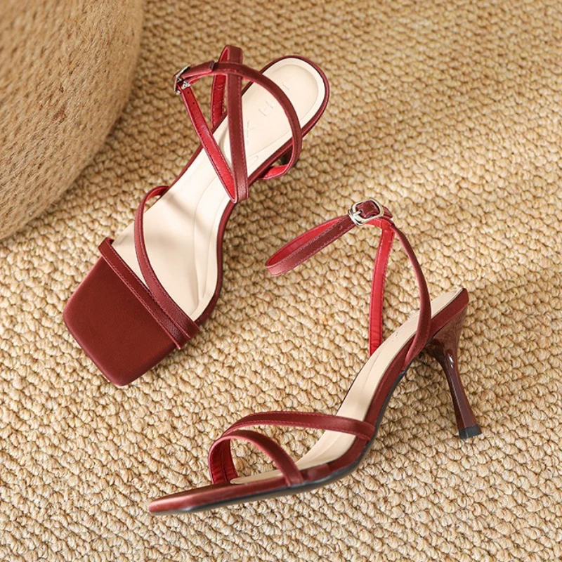 

Модные женские босоножки на каблуке с открытым носком, лето 202, сексуальные дизайнерские сандалии на тонком высоком каблуке с ремешком на щиколотке и пряжкой, элегантные свадебные дизайнерские сандалии для невесты