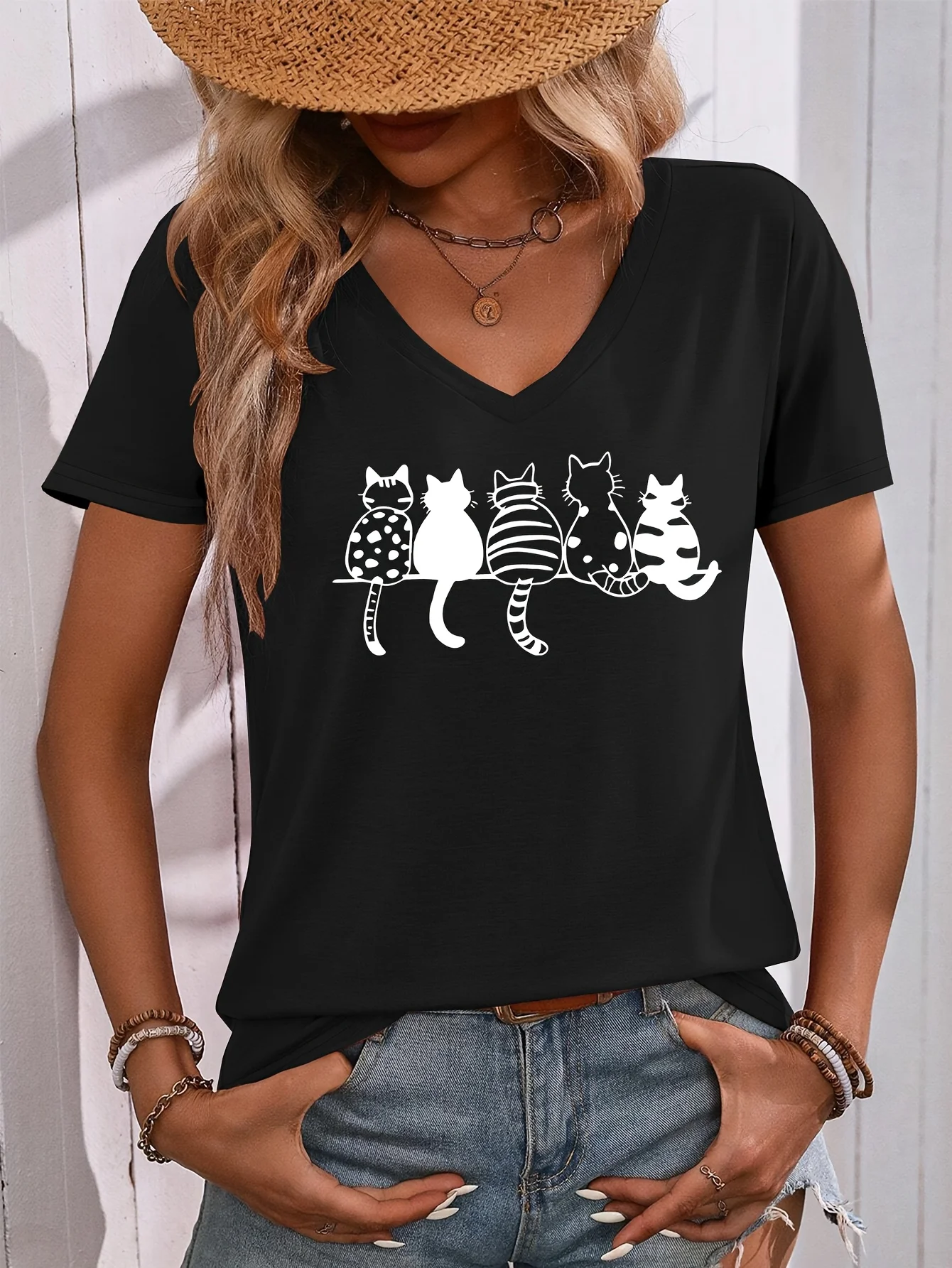 Cute style of multiple cats with different textures, back pattern printed colored cotton short-sleeved V-neck T-shirt, casual and versatile, comfortable and breathable