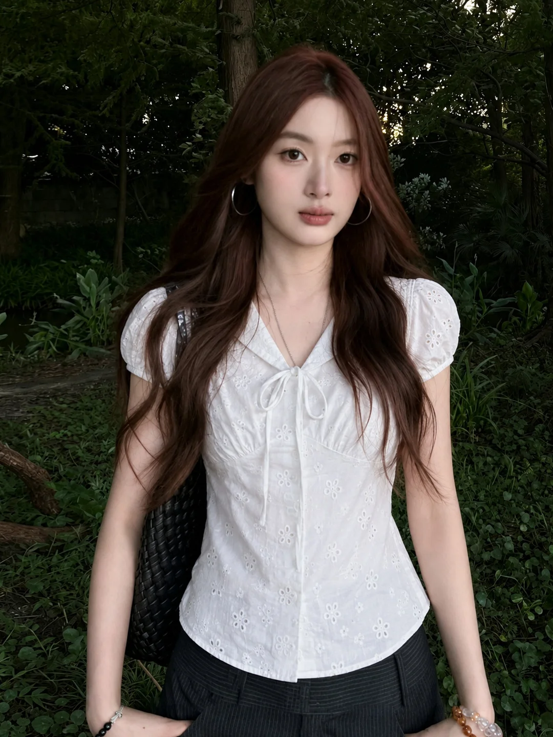 

Floral Embroidery Hollow V-neck Short Sleeve Women's Shirt Slimming Waist Design Summer New Style Korean Fashion Top