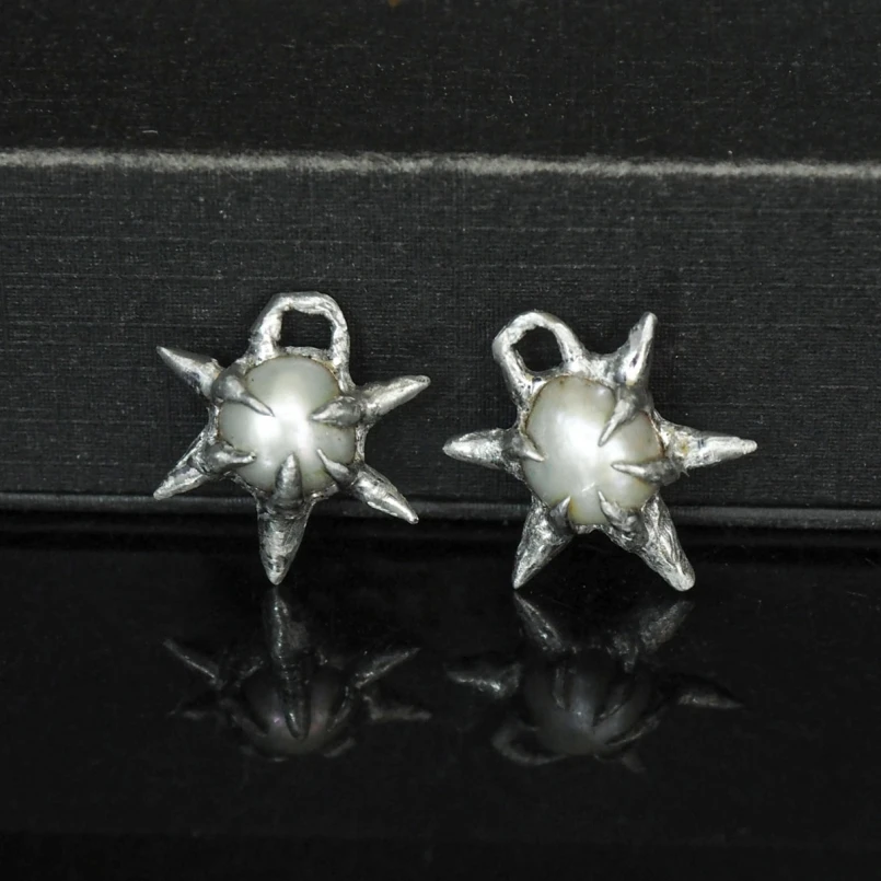 

Brutalist Y2k Handmade Soldered Pendant Freshwater Pearls Pearl Silver Plated Organic Claws Free Form Thorns Bubble Claw