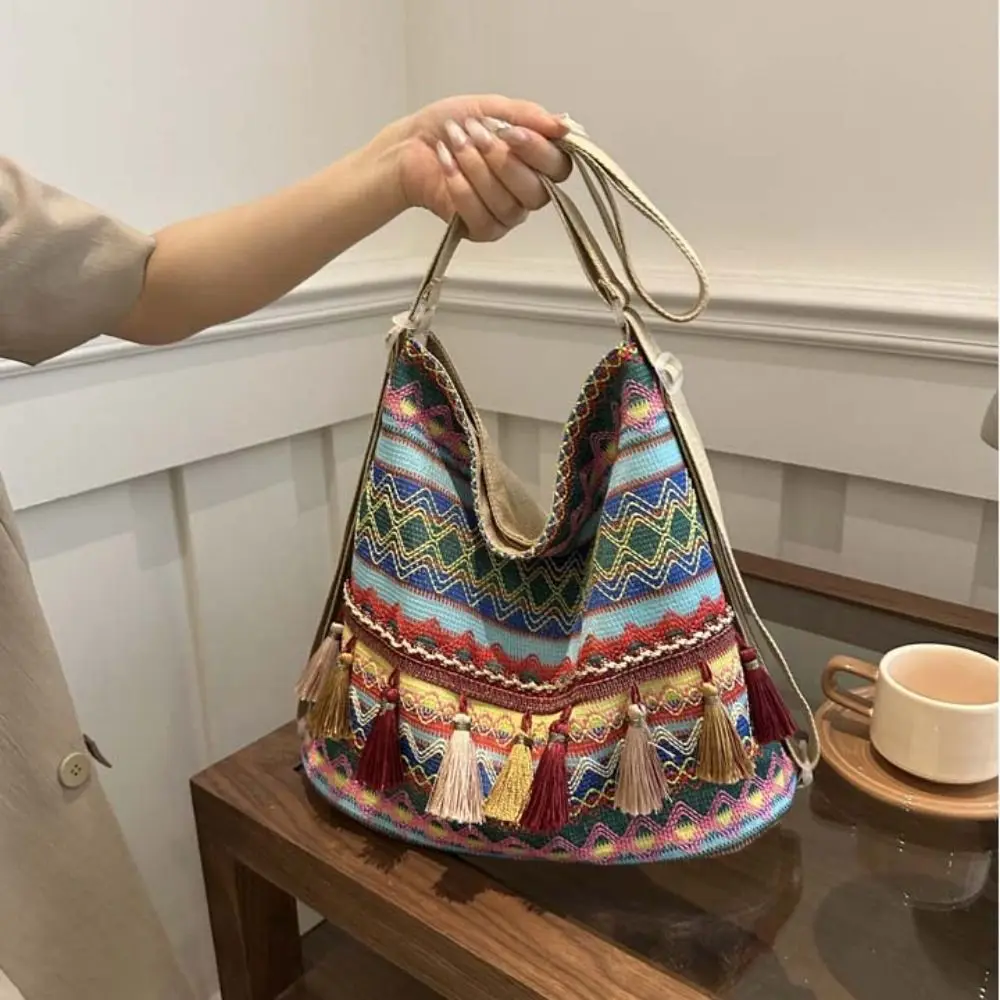 

Tassel Ethnic Style Backpack Woven Large Capacity Fringe Shoulder Bag Crossbody Bag Geometric Bohemian Shoulder Bag Women