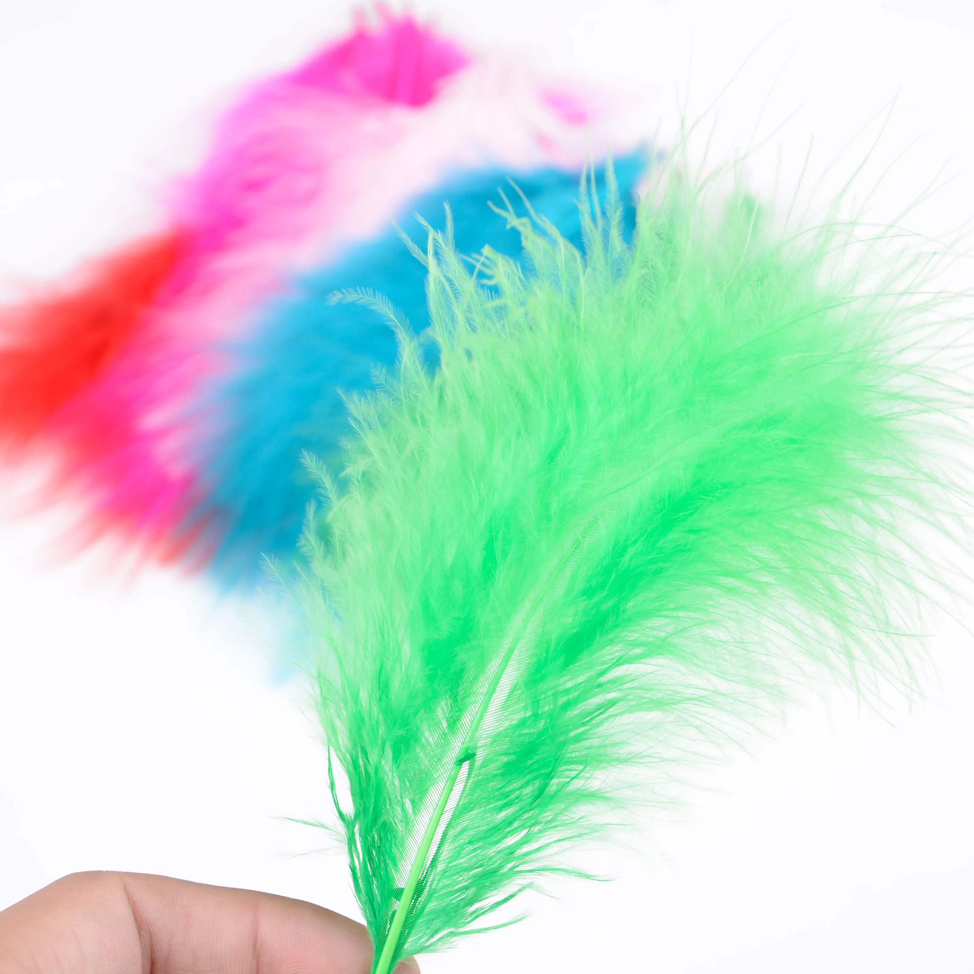 Natürliche Truthahnfedern in Großpackung, 200 Stück, 10-15cm, Lose Weiche Flauschige Federn für DIY Hochzeit Party Handwerk Heim Tischdekoration Zubehör