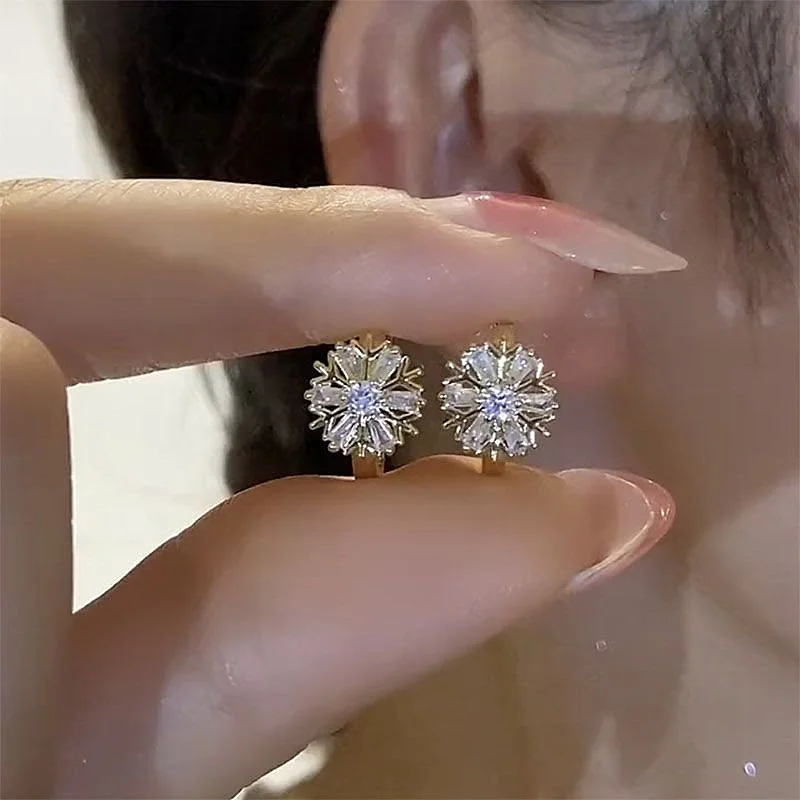 Pendientes delicados de cristal con forma de copo de nieve para mujer, campana de Navidad a la moda, Piercing de árbol de Papá Noel, joyería colgante de Navidad y Año Nuevo