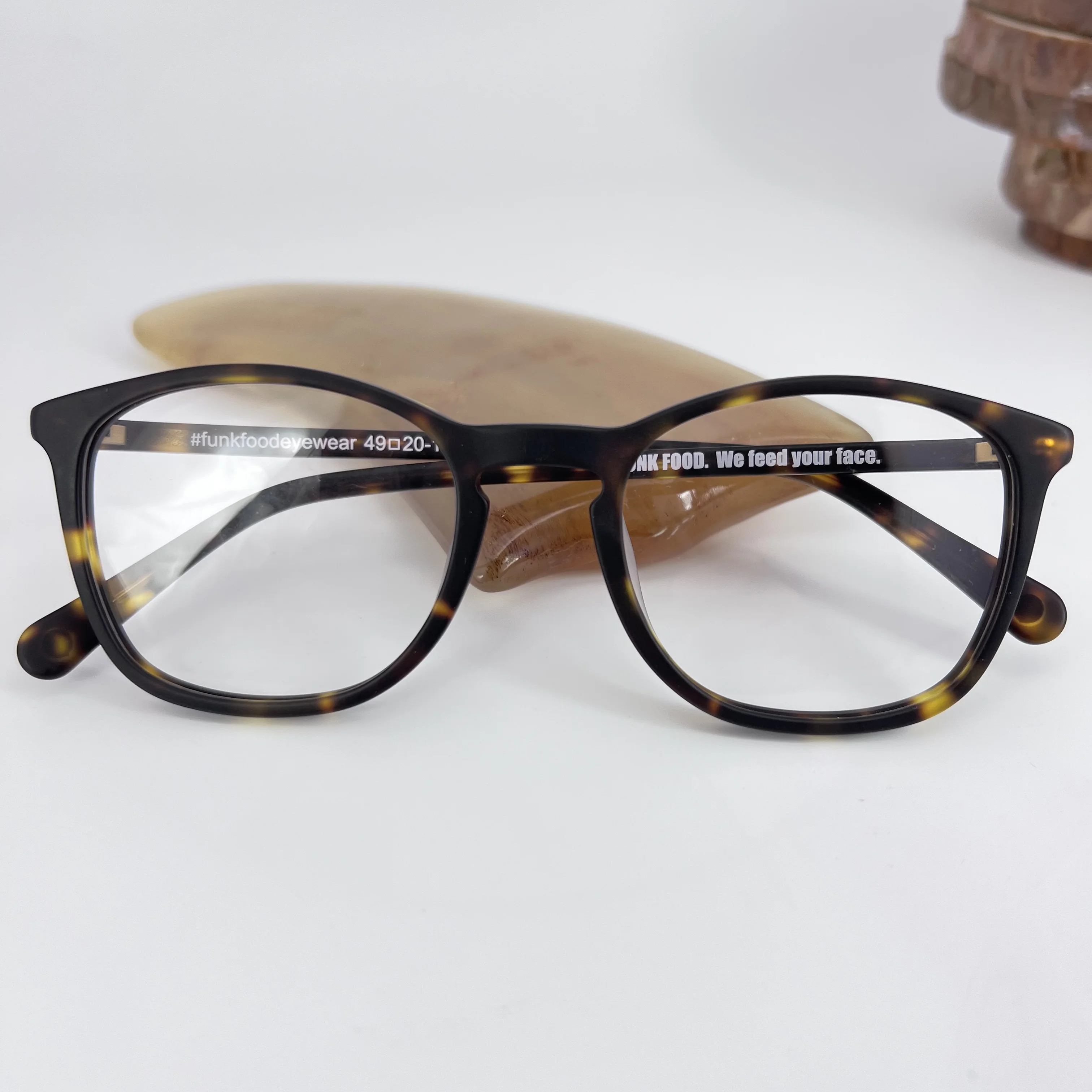 High-quality Acetate Fiber Eyeglass Frames with Various Styles and Frosted Texture