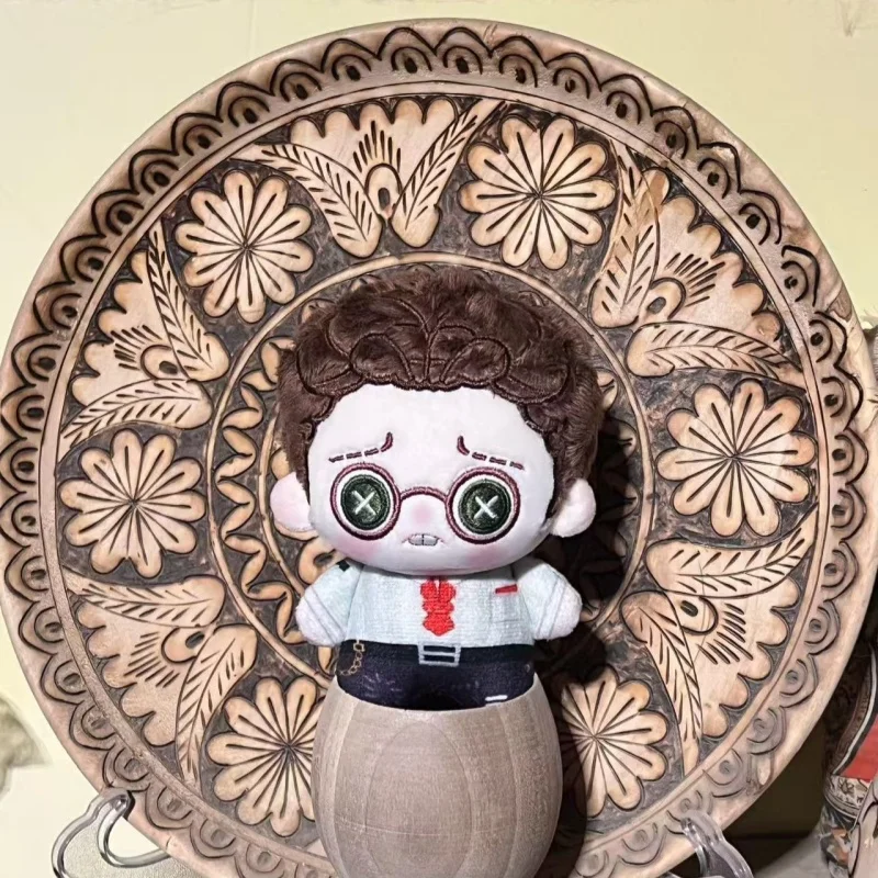 لعبة الهوية على شكل حرف V دمية فريدي رايلي من القطيفة إيما وودز جوزيف لعبة تريسي ريزنيك إيسوب كارل نورتون كامبل لوكا بالسا