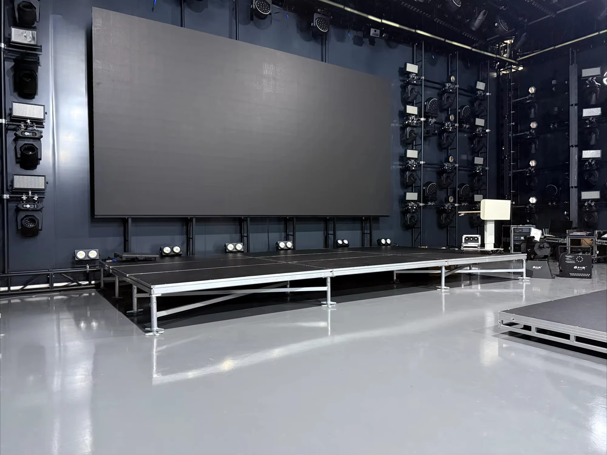 Portable adjustable aluminum alloy X-shaped bracket folding stage platform