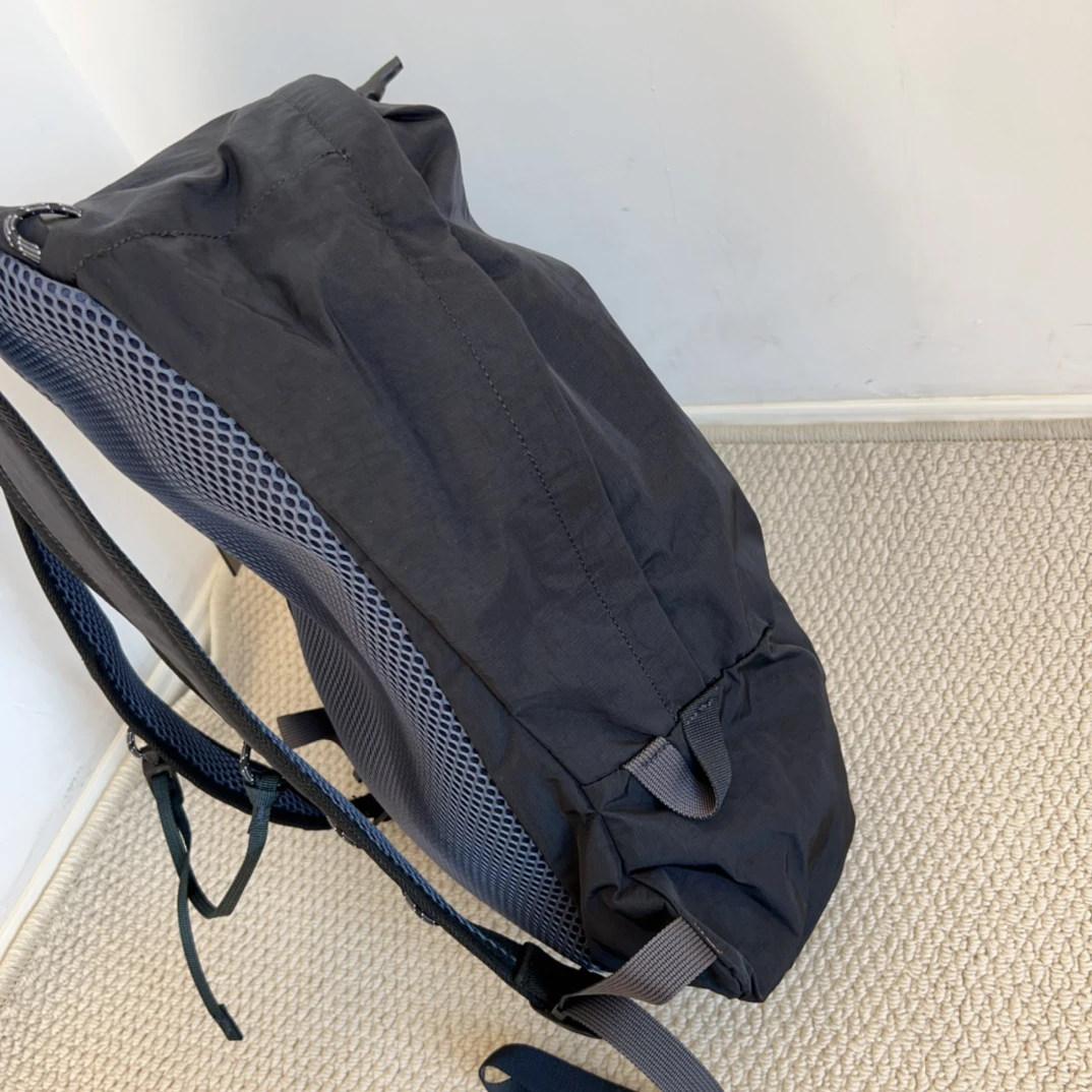 حقيبة ظهر قماشية ذات سعة كبيرة مع تصميم مقاوم للماء ومتعدد الوظائف مثالية للسفر والمشي لمسافات طويلة والتنقل اليومي #4