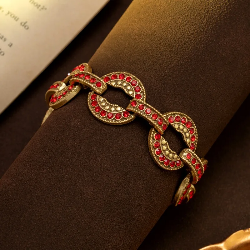 Vintage‑Style Full‑Pavé Geometric Circle Bracelet, Rhinestone‑Inlaid Retro Luxury Versatile Women Statement Wrist Jewelry