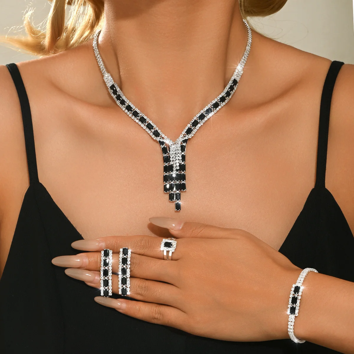 

Zircon pendant earrings, necklace, bracelet and ring set - simple, luxurious and retro style accessories