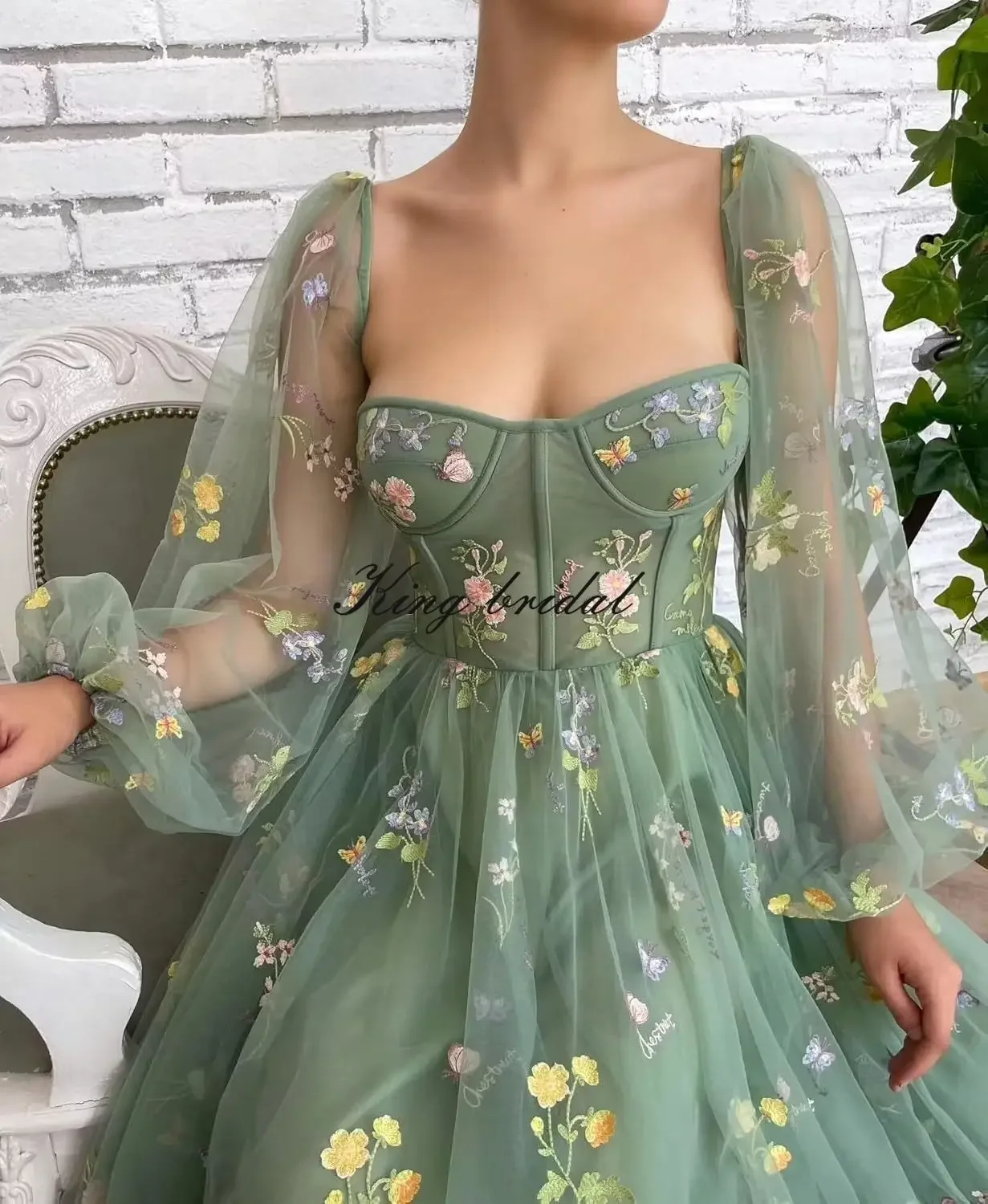 فستان نسائي مصنوع حسب الطلب بأكمام طويلة مطرز بالزهور من التول للحفلات الراقصة بطول الشاي على شكل حرف A فستان رسمي للحفلات المسائية