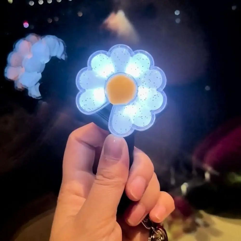 

Idol DRAGON Mini Light Keyring Bag Charm Glow Stick Little Daisy Keychain Korean Style Resin GD Same Style Pendant Kids Gifts