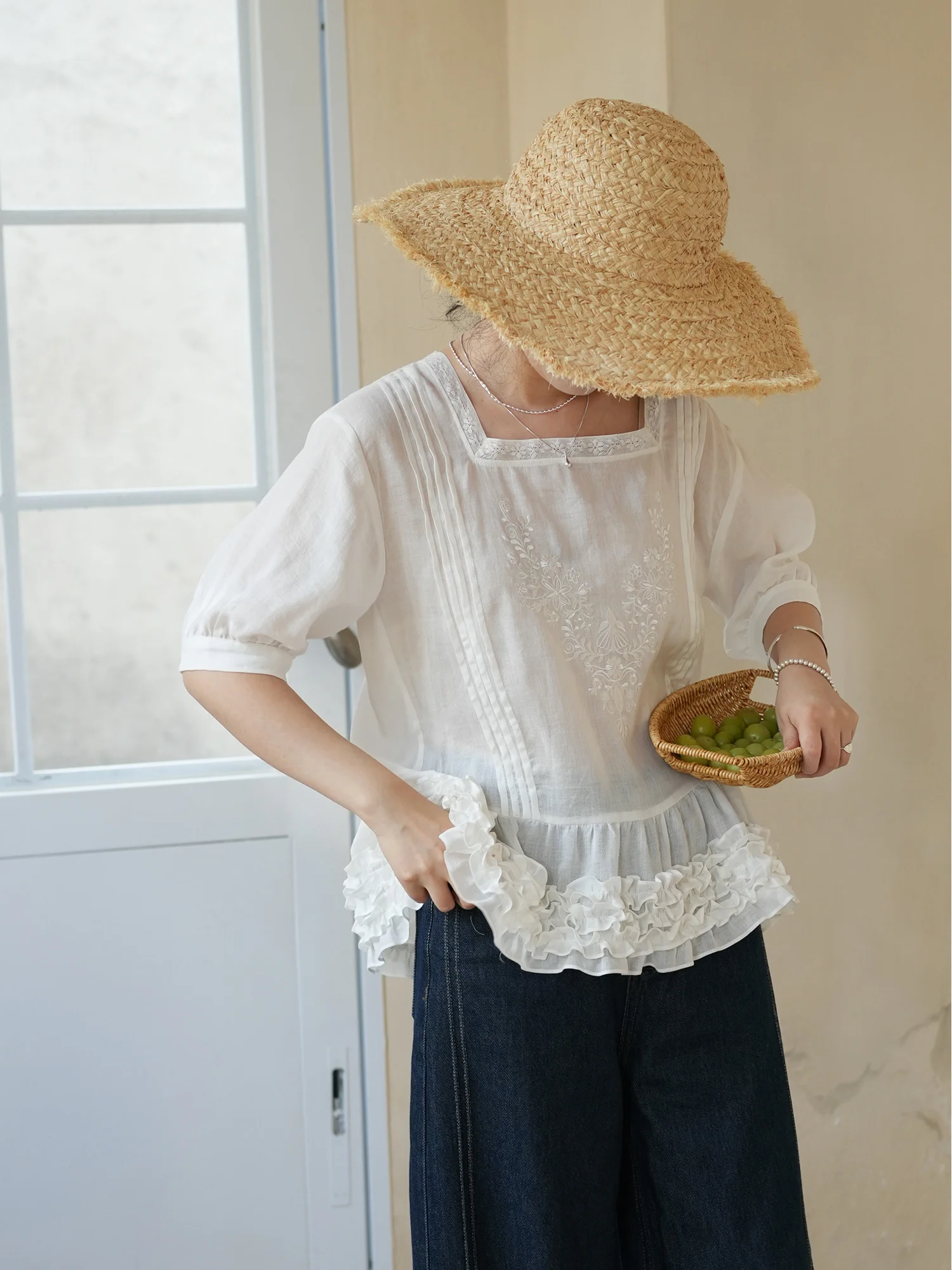 

Antique White Embroidered Lace irt Loose Fit Linen Material Breathable Summer Faion Women's Top Mountain Has Osmanthus Br...