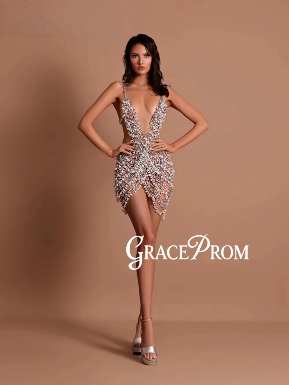 

New Arrival Luxurious Pearls Homecoming Dresses For Party Sexy Thin Straps V-neck Mini Evening Dress Customized Cocktail Gowns