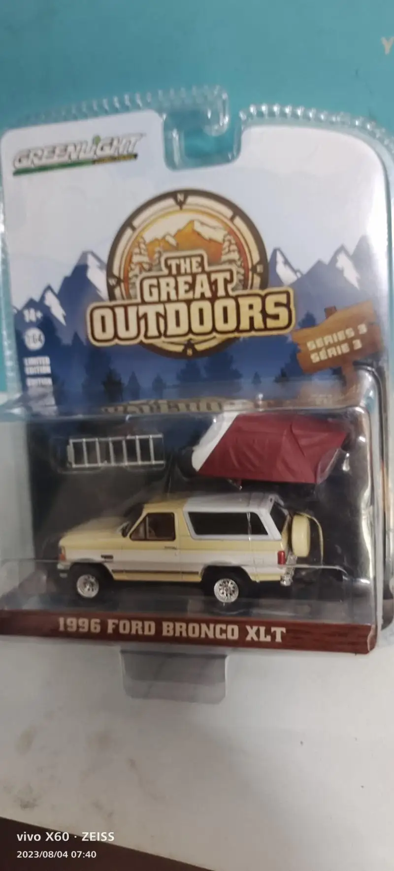 GREENLIGHT 1/64 1996 FORD BRONCO XLT Collection of die-cast alloy car model ornaments