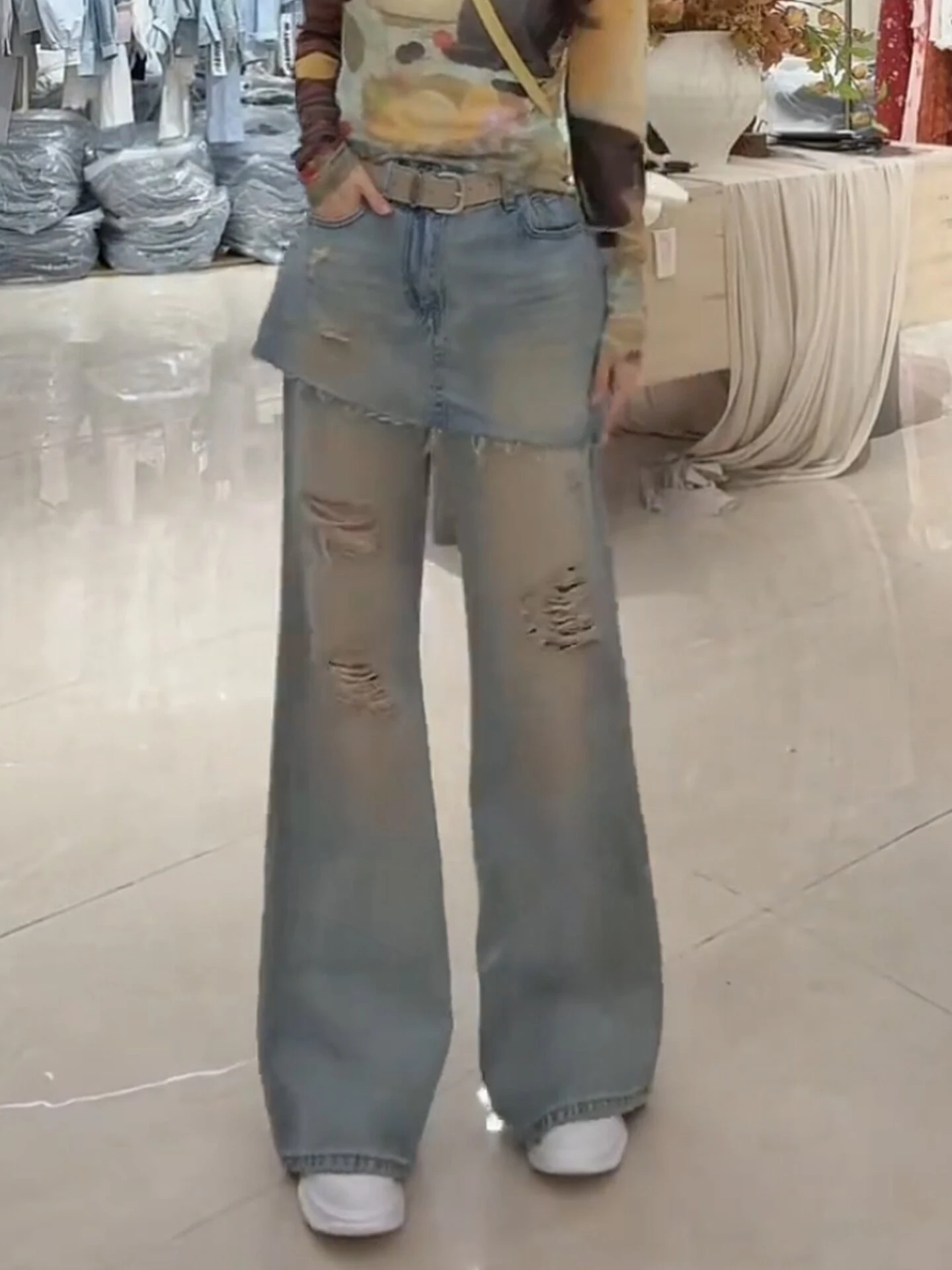 

Женские джинсовые шорты с рваным краем в стиле ретро, лето 2026, с высокой талией, широкими штанинами, винтажный дизайн с эффектом потертости