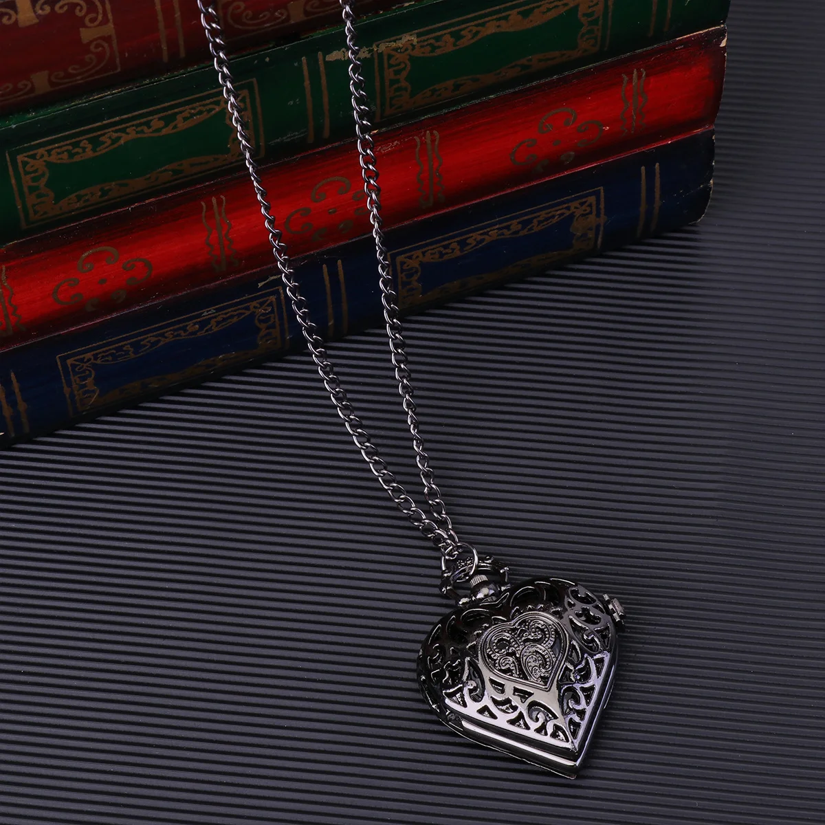 

Vintage Pocket Watch Gift Carving Exquisite Delicate Decoration Heart Retro Hollow Out