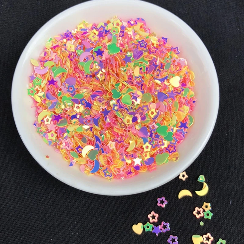 2023 New 10g Mixed PVC Glitter Flakes Art Decor Epoxy Resin Mold Filler Peach Love Heart Moons for Shell Crystal