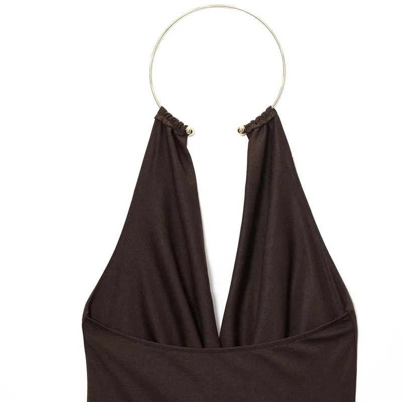 ملابس نسائية صيفية علوية مع ظهر مفتوح مثير مع رسن مطوي مجوهرات وقلادة بنية على طراز الشارع بدون أشرطة