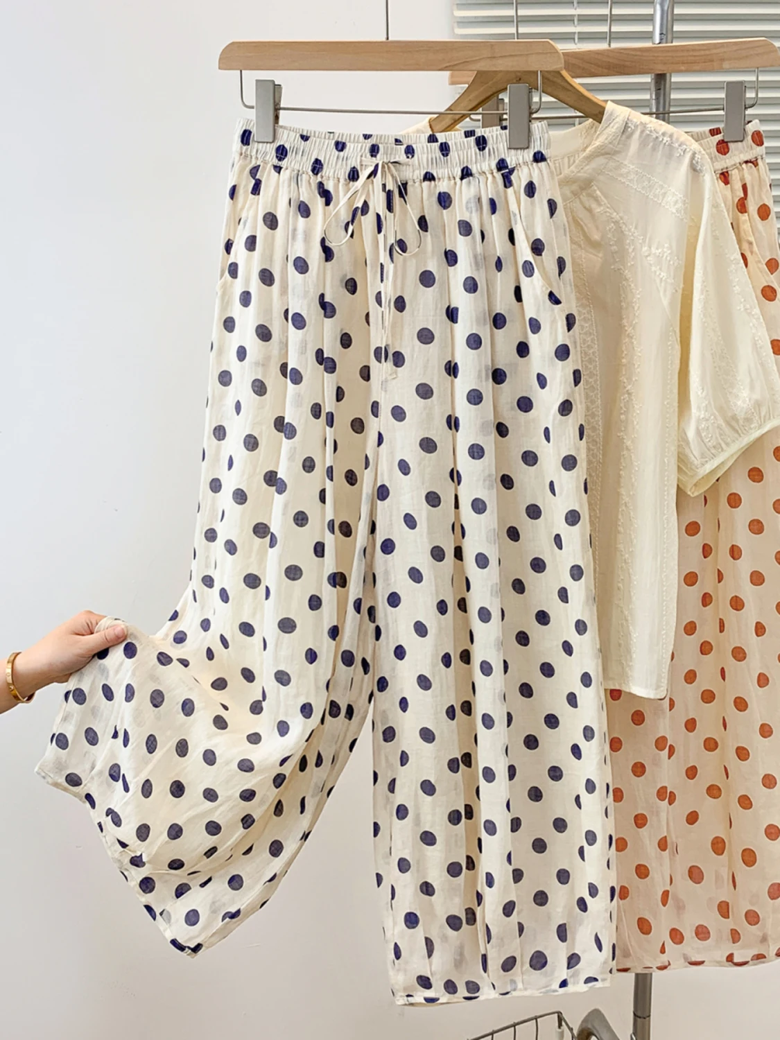 กางเกงขายาวผ้าลินินลายจุดทรงหลวมเอวยางยืดสองชั้นอเนกประสงค์ทรงหลวมกางเกงลำลองต่อต้านวัยสำหรับผู้หญิง