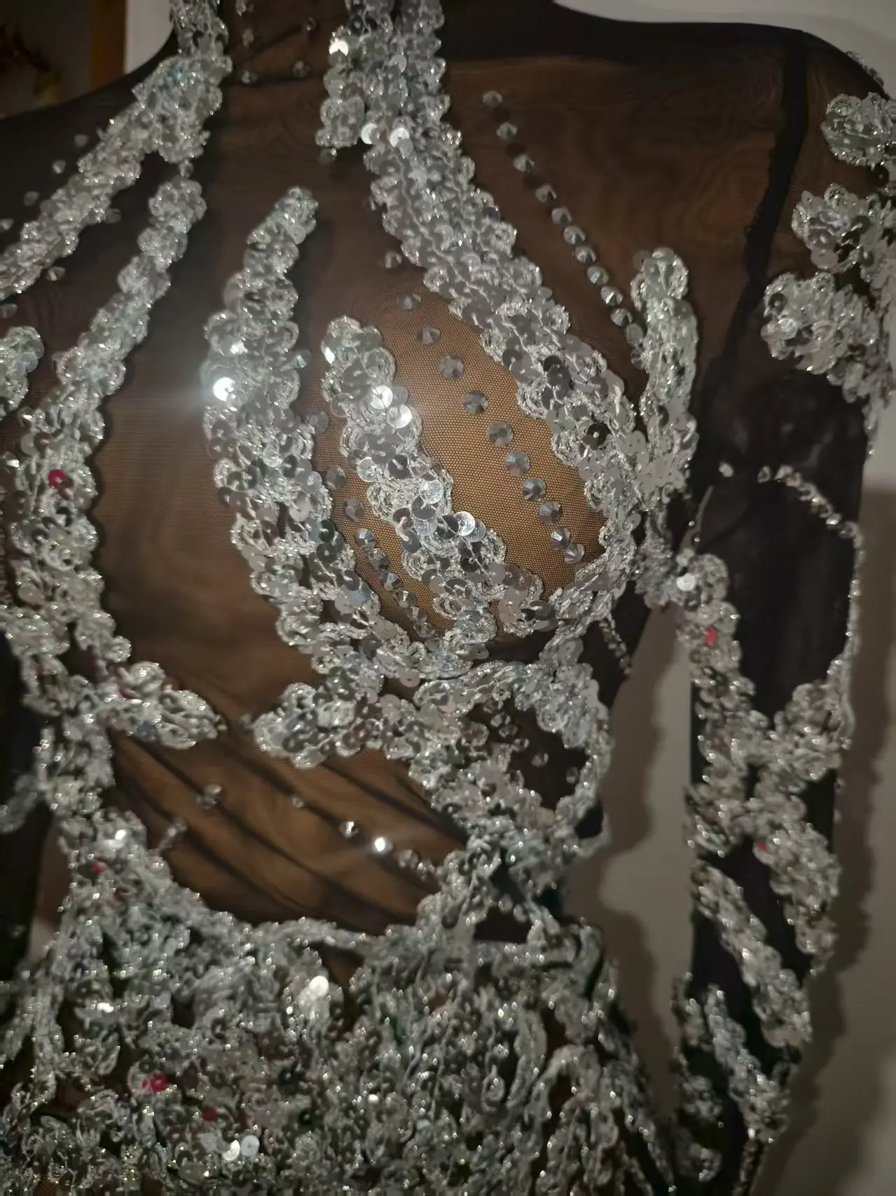 Yinsen ملابس ليلية مطرزة للنساء فستان النادي شبكي مثير فاخر من حجر الراين تنورة قصيرة زي أداء المضيف للحفلات