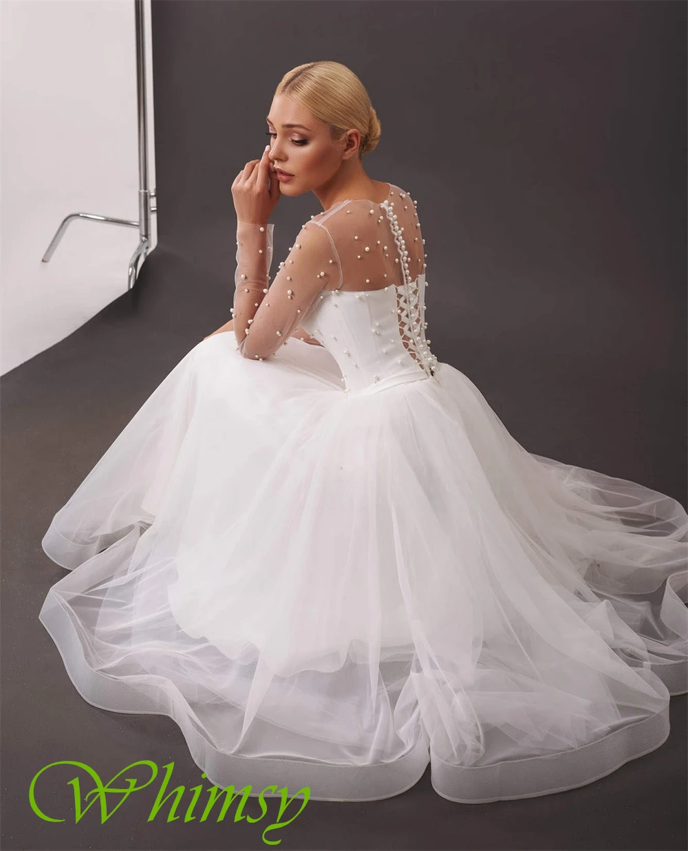 فستان سهرة رائع مخصص من التل برقبة دائرية وأكمام طويلة رقيقة فساتين لحضور الحفلات الموسيقية لؤلؤ رسمي للمناسبات الخاصة