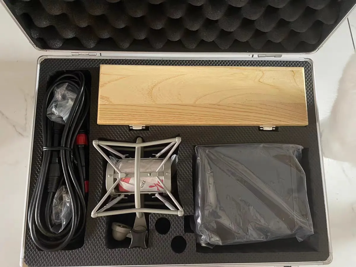 Top-of-the-line AK47 tube microphone, suitable for professional recording studios, music producers and singing microphones