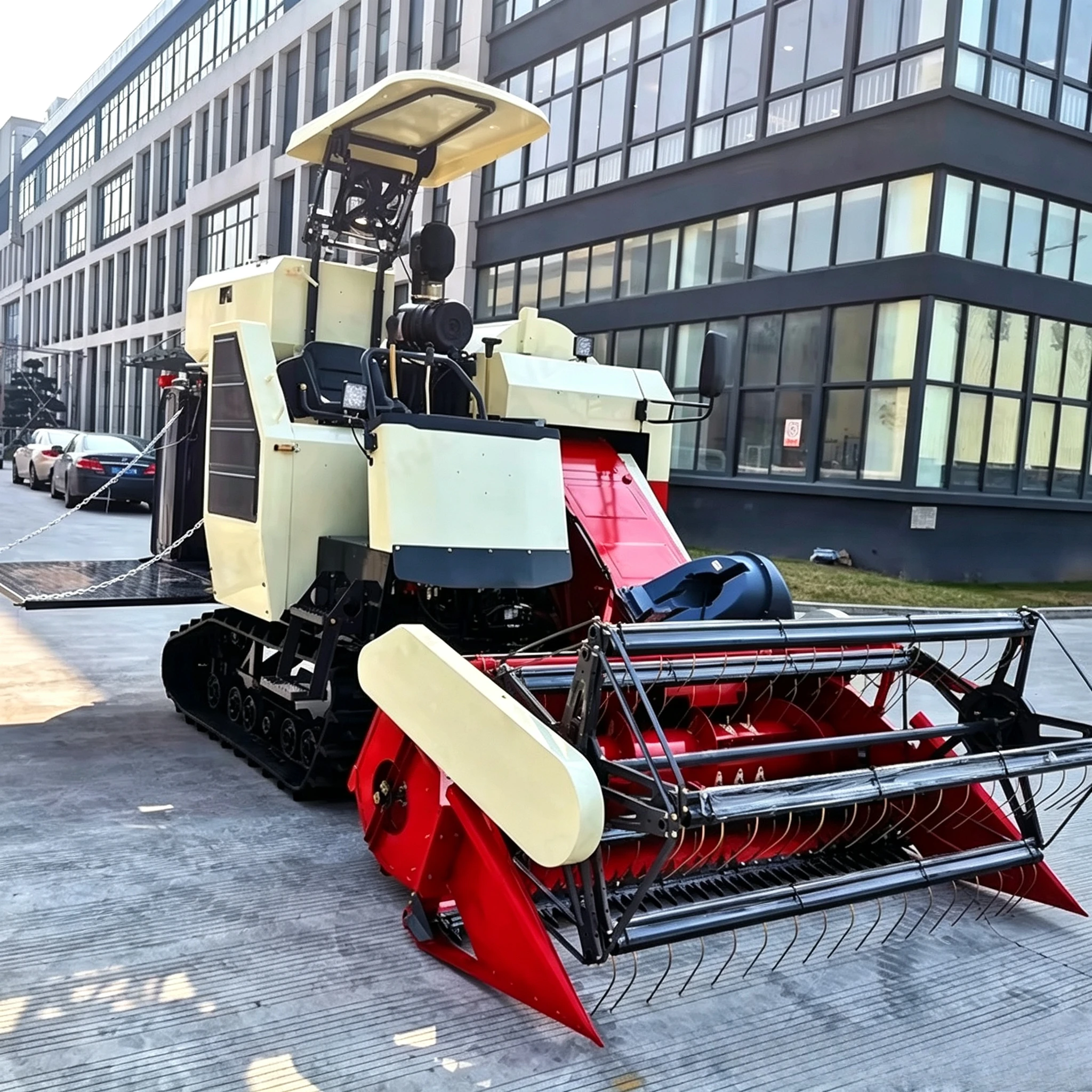 Rice Harvest Machine Self Propelled Harvester Combine Agricultural Farm Equipment Crawler Grain Harvest Machine Customized view 4