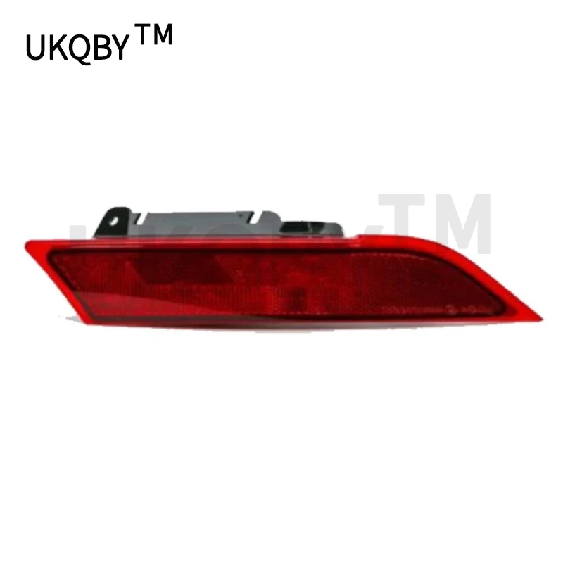 

La nd Ro ve r Di sc ov er y 5 2017 Rear lamp and roof width marker lamp