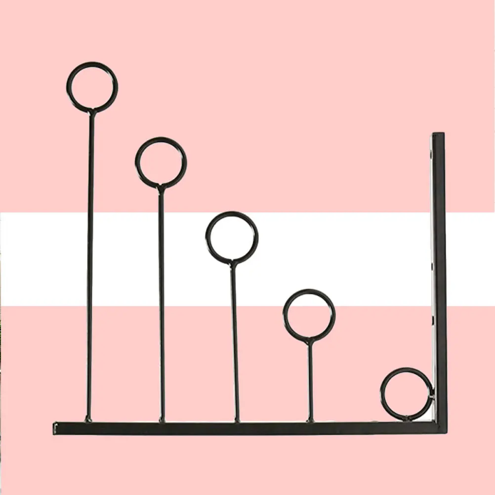 Рисунок 2 - Железная витрина для одежды
