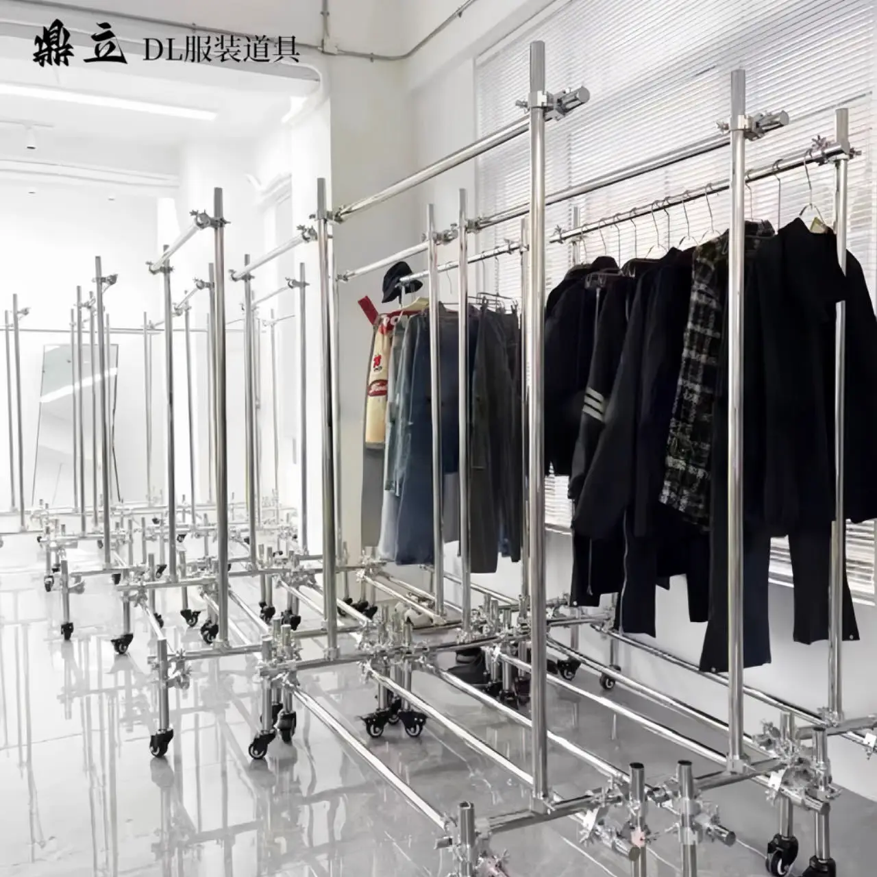 Clothing store display rack scaffolding floor type removable middle island rack stainless steel industrial wind display rack