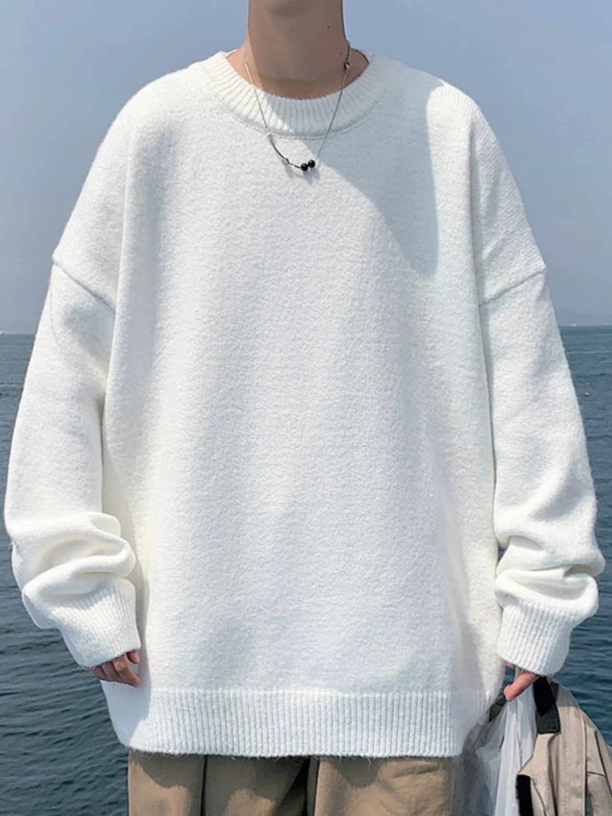 

Свободный белый свитер с круглым вырезом для подростков, весна-осень, новая модная мужская вязаная кофта в стиле lazy fashion, базовый слой, внутренняя одежда
