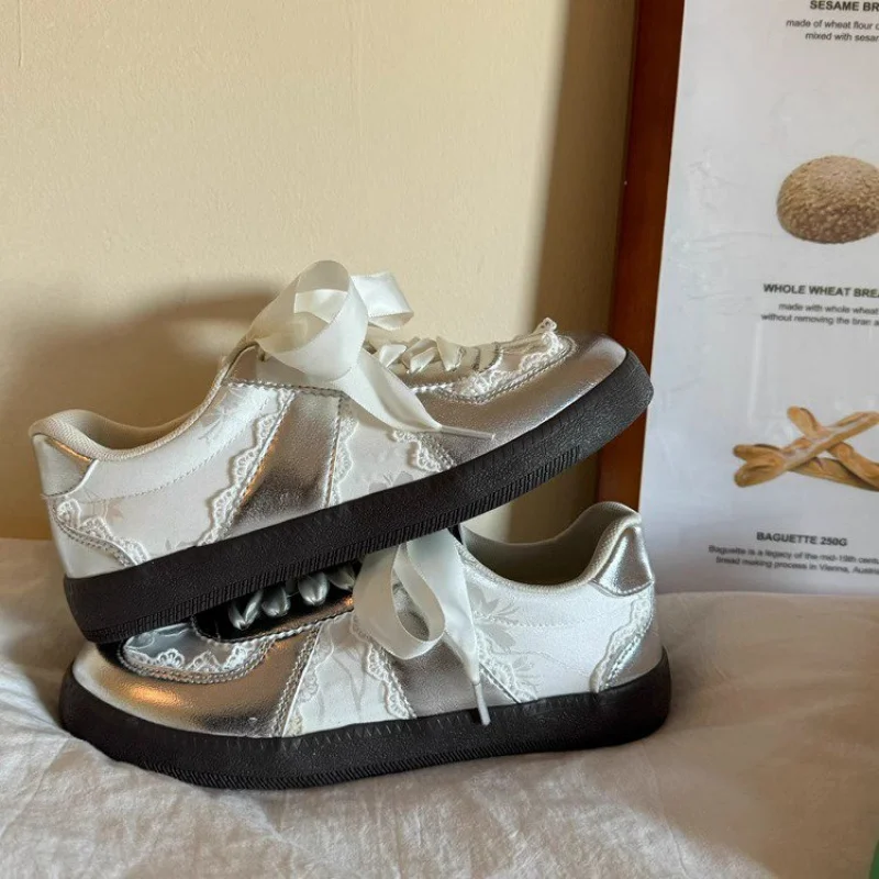 فيروسال 2025 ديكور دانتيل نسائي لمدربي الجيش الألماني |   أحذية رياضية بيضاء رفيعة قابلة للتنفس |   أحذية الباليه الرياضية والترفيهية