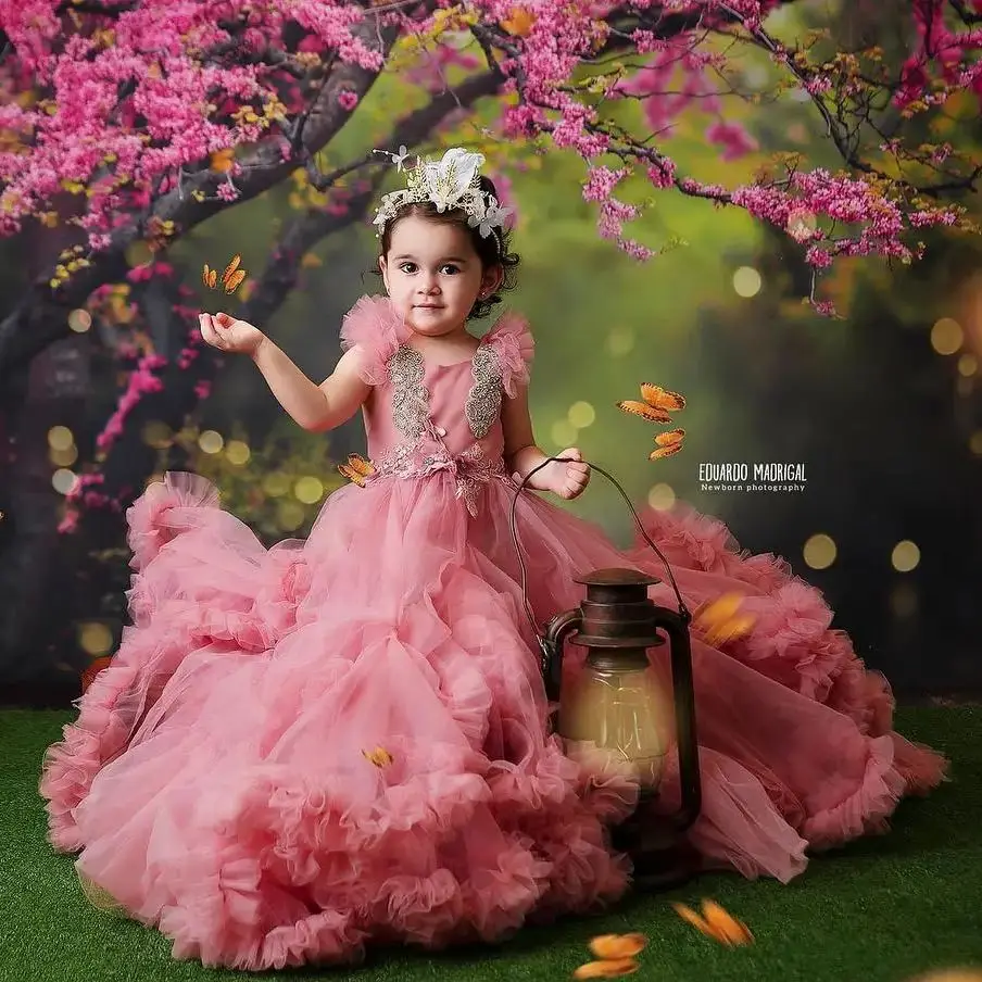 

Fluffy Pink Flower Girl Dresses Sequins Appliques Sleeveless Kids Birthday Gowns Tiered Ruffles Little Girls Photoshoot Dresses