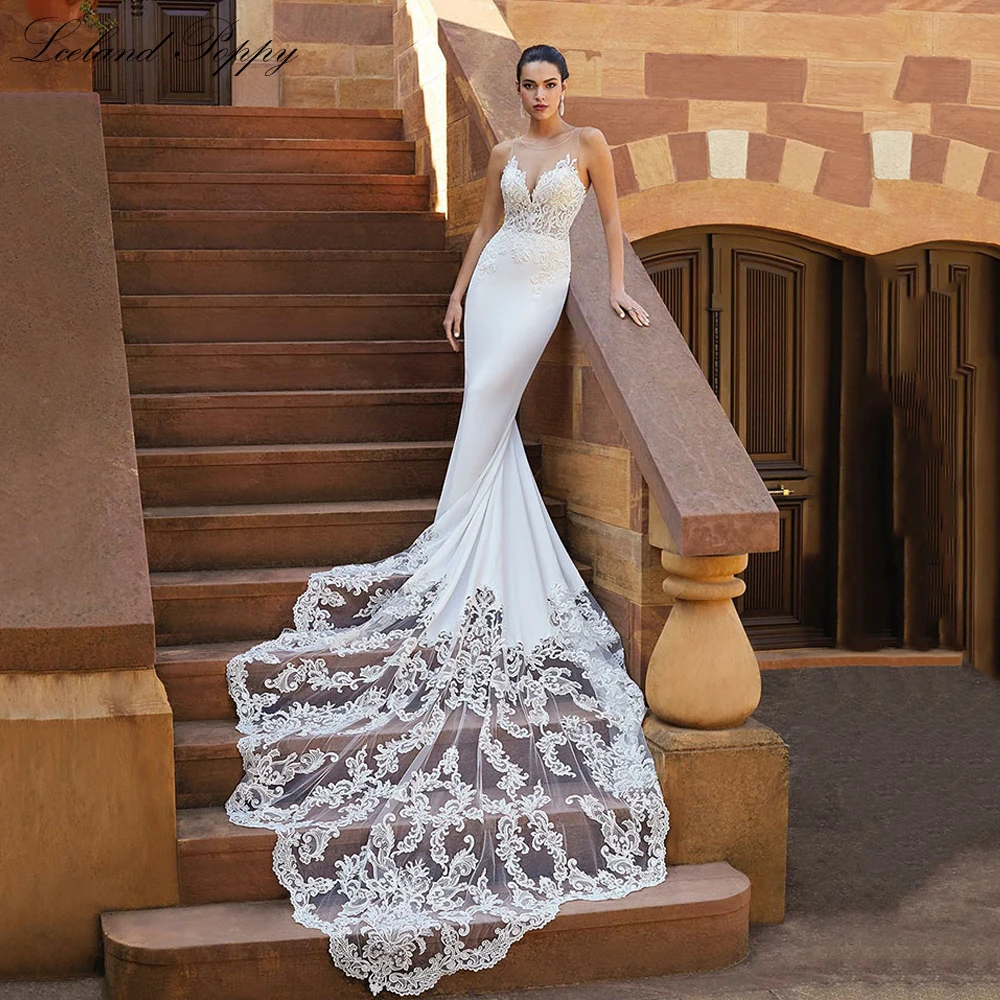 

Исландия Мак Индивидуальные свадебные платья русалки с круглым вырезом без рукавов и кружевными аппликациями Свадебные платья с прозрачной спиной и шлейфом часовни