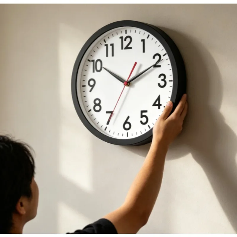 Minimalist Round Silent Quartz Living Room Wall Clock Modern Non-Ticking Decor Clock for Living Room Bedroom Dining Conference