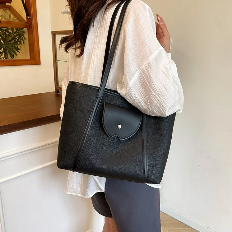 

Minimalist Vintage Leather Crossbody Bag Women Casual Business High-End Luxury With Solid Color Unique