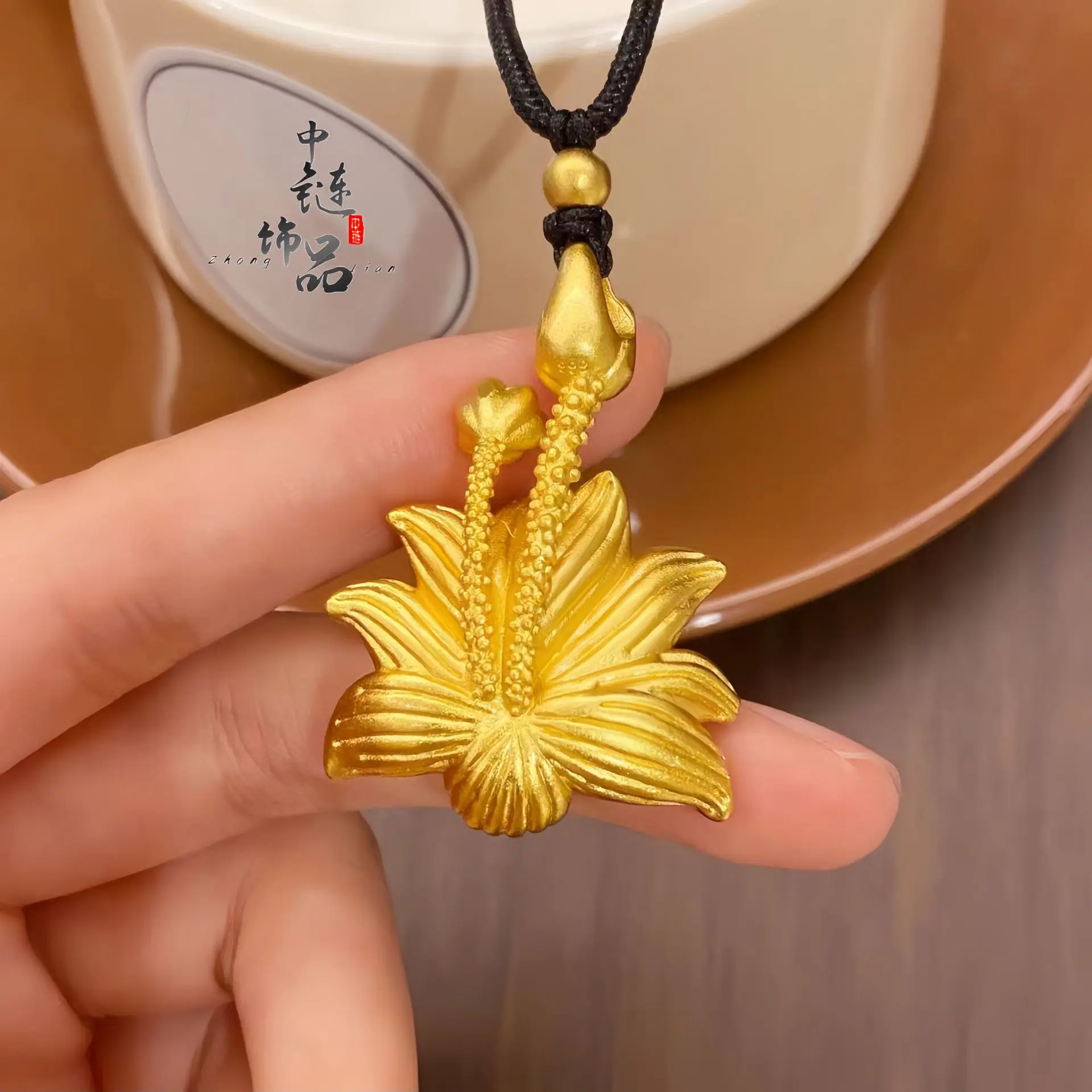 2026 High Color Retention Sand Gold Lotus And Seed Pod Pendant For Women Copper Gold Plated Diy Jewelry Making Accessories Bulk view 3