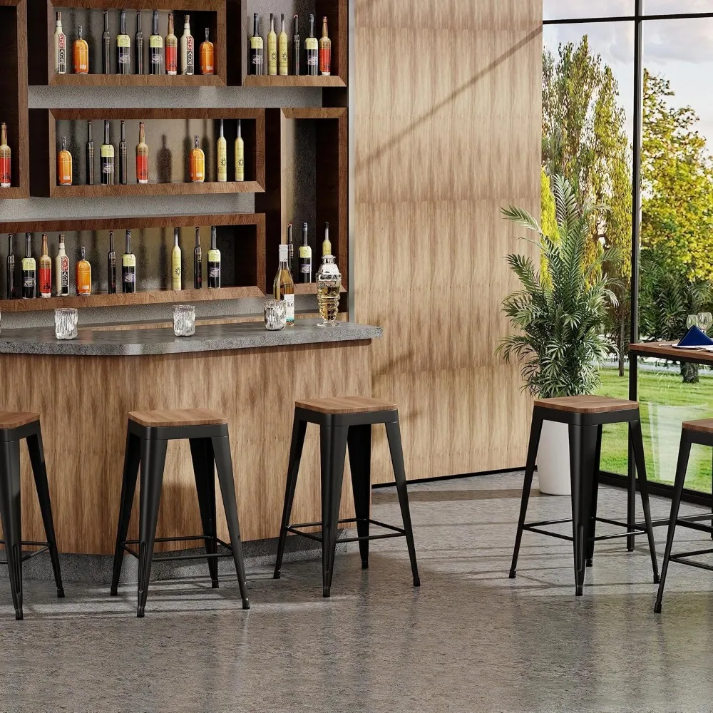 مجموعة مقاعد بار معدنية بيضاء حديثة صناعية مكونة من 4 قطع مع سطح خشبي لجزيرة المطبخ وارتفاع العداد والمقهى واستخدام المطاعم