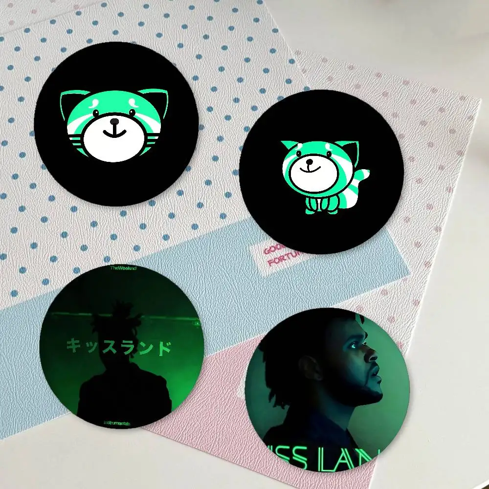 The Weeknd Kiss Land Premium Tinplate Round Lapel Pins: Cute Badge Brooches For Shoulder Bag Accessories, Souvenir Gifts