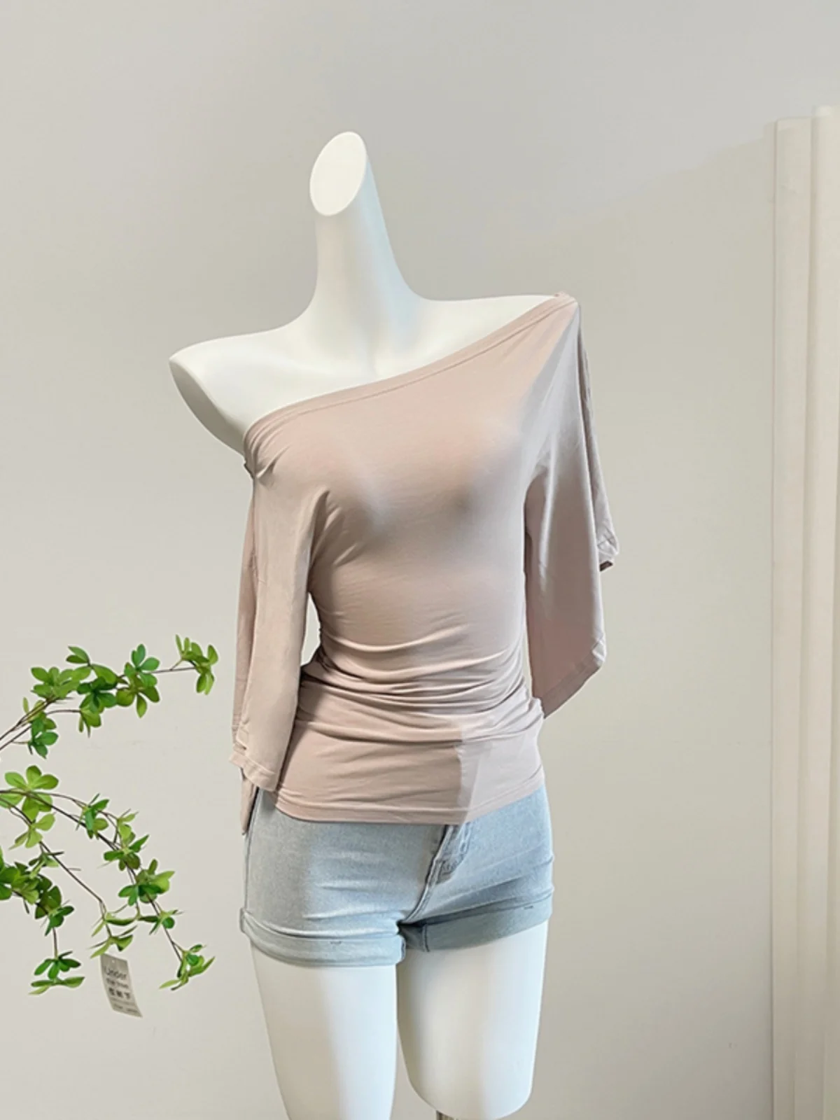 Summer Fashion Elastic Slim Fit One Shoulder Knitted T-Shirt with Bell Sleeves in Milk Tea Color New Arrival Women's Top
