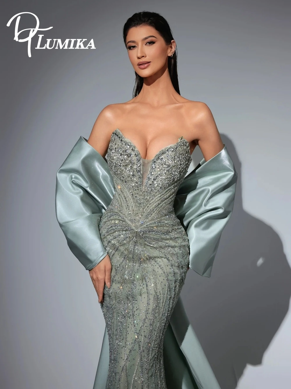 

Роскошное вечернее платье русалки с V-образным вырезом, украшенное стразами, с большим шлейфом и атласной накидкой, зеленое вечернее праздничное платье