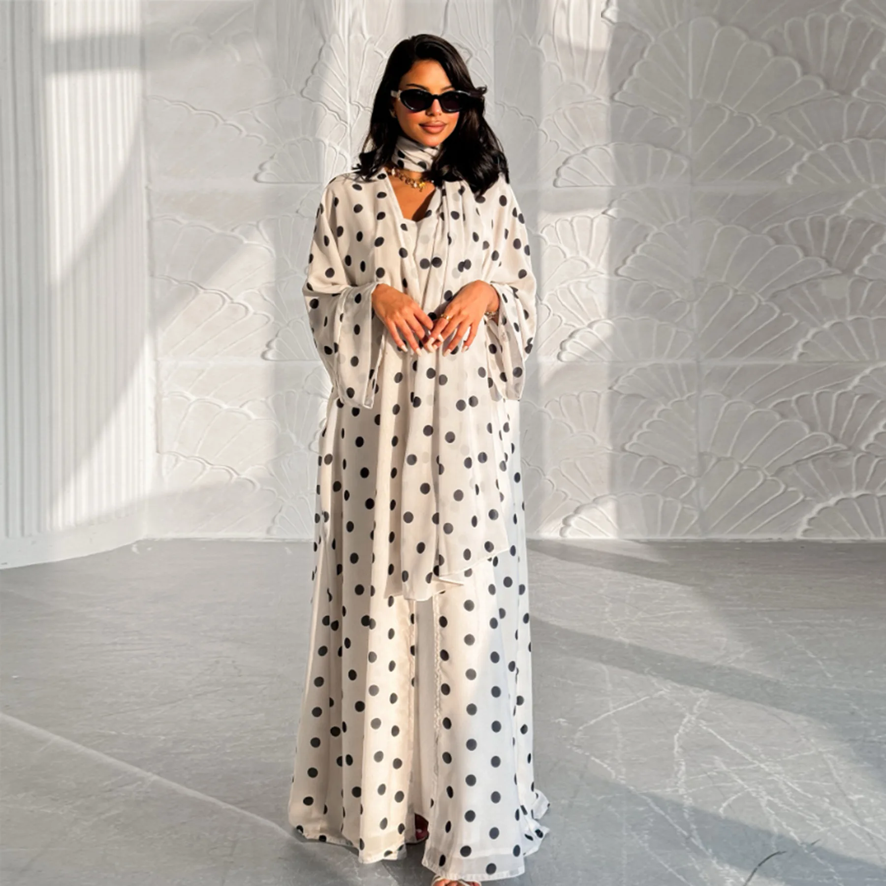 

2pcs Polka Dots Abaya Kimono with Hijab Set Muslim Party Dress Islamic Outfits Kaftan Robe Travel Gulf Abayas for Women Dubai