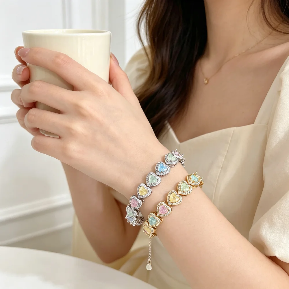 AENSOA Damen-Armband aus Kupfermaterial, zierliche, bunte Herz-Zirkon-Handkette, klassischer, romantischer, wasserdichter Schmuck – Detail 3