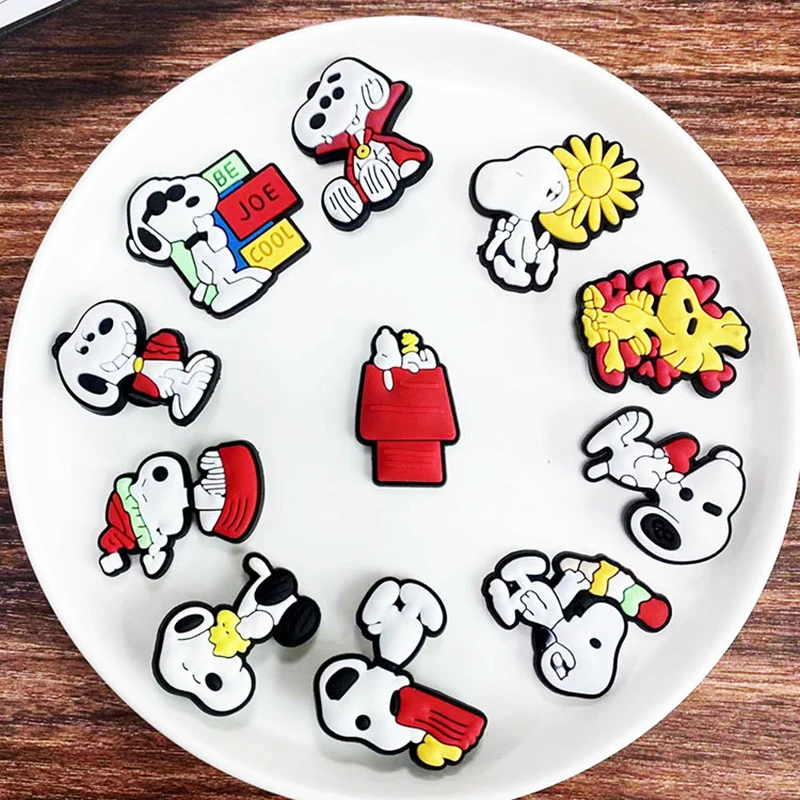 سحر الأحذية MINISO-Snoopy للأطفال ، قباقيب ، الشرائح فقاعة ، الصنادل ، بولي كلوريد الفينيل ، أحذية الزينة ، الملحقات ، عيد الميلاد ، هدايا عيد الميلاد