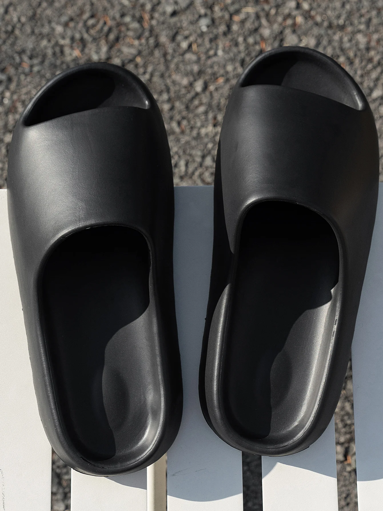 Men's Simple Casual Solid Color Eva One-Piece Flat Slip-On Slippers for Home and Outdoor Use, Couple Style, Simple Breathable Open-Toe Beach Slippers